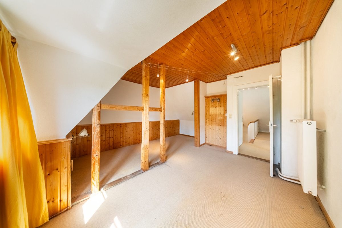 Immobilienangebot - Bad Pyrmont - Alle - Versteckt in zweiter Reihe: Freistehendes Einfamilienhaus mit tollem Garten!