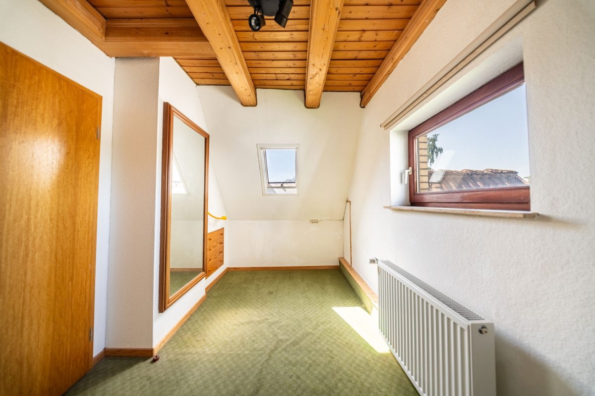 Immobilienangebot - Bad Pyrmont - Alle - Versteckt in zweiter Reihe: Freistehendes Einfamilienhaus mit tollem Garten!