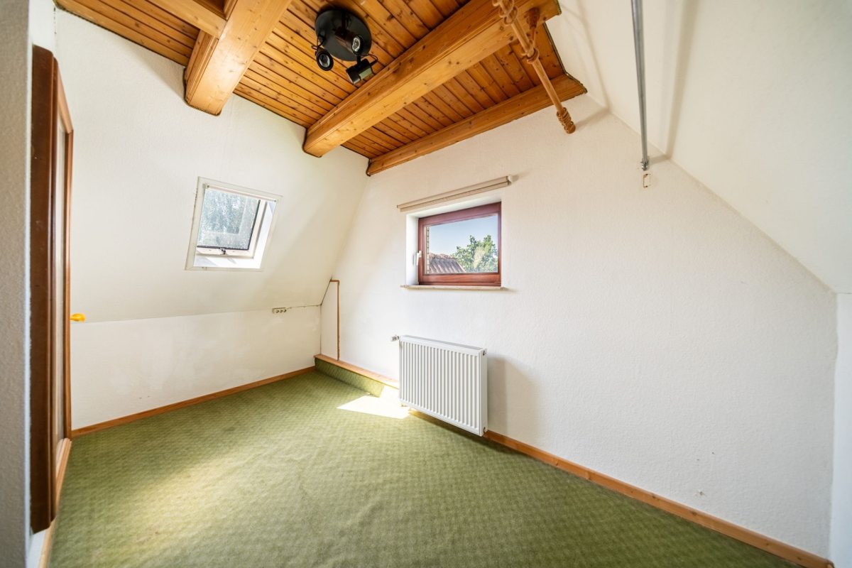 Immobilienangebot - Bad Pyrmont - Alle - Versteckt in zweiter Reihe: Freistehendes Einfamilienhaus mit tollem Garten!