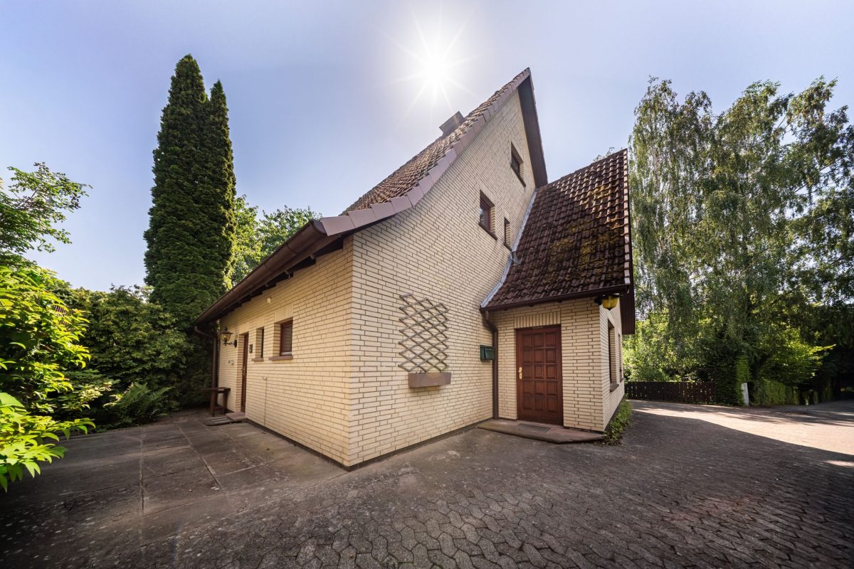 Immobilienangebot - Bad Pyrmont - Alle - Versteckt in zweiter Reihe: Freistehendes Einfamilienhaus mit tollem Garten!