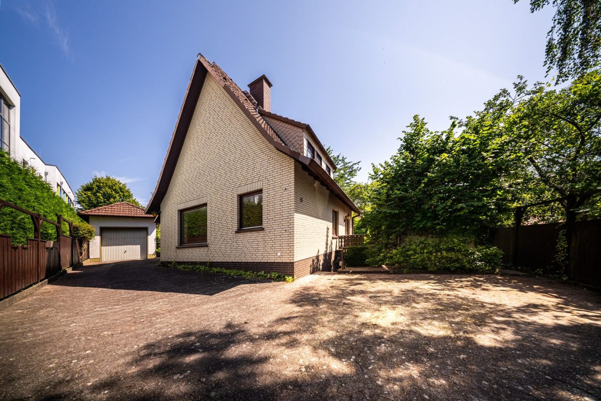 Immobilienangebot - Bad Pyrmont - Alle - Versteckt in zweiter Reihe: Freistehendes Einfamilienhaus mit tollem Garten!