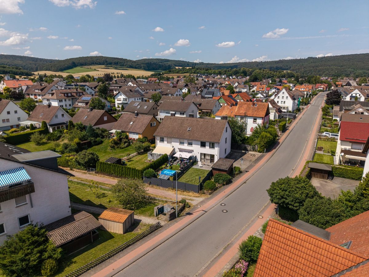 Immobilienangebot - Bad Pyrmont - Alle - Saniertes Reihenendhaus mit schönem Garten in der Kurstadt!