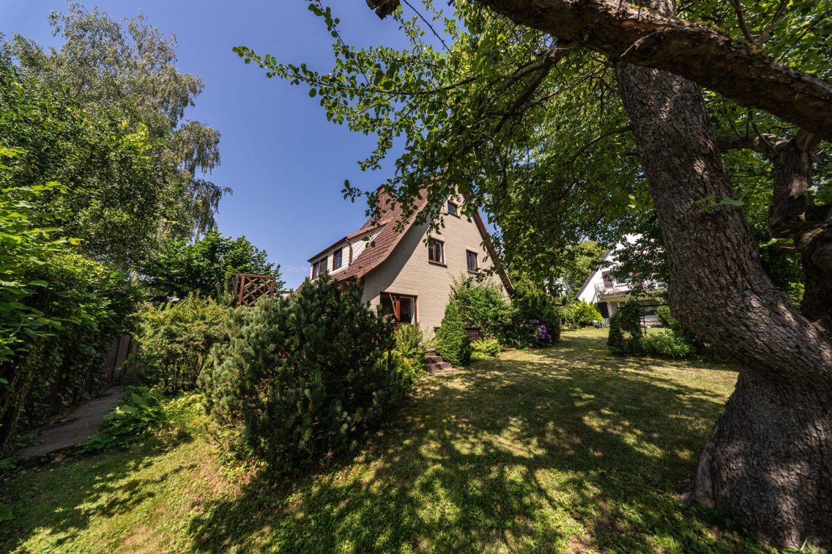 Immobilienangebot - Bad Pyrmont - Alle - Versteckt in zweiter Reihe: Freistehendes Einfamilienhaus mit tollem Garten!
