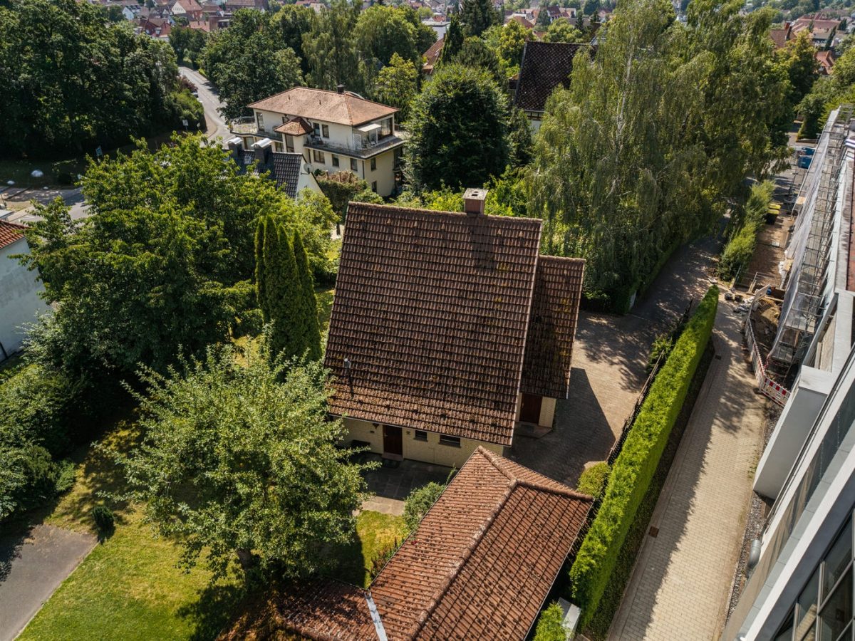 Immobilienangebot - Bad Pyrmont - Alle - Versteckt in zweiter Reihe: Freistehendes Einfamilienhaus mit tollem Garten!