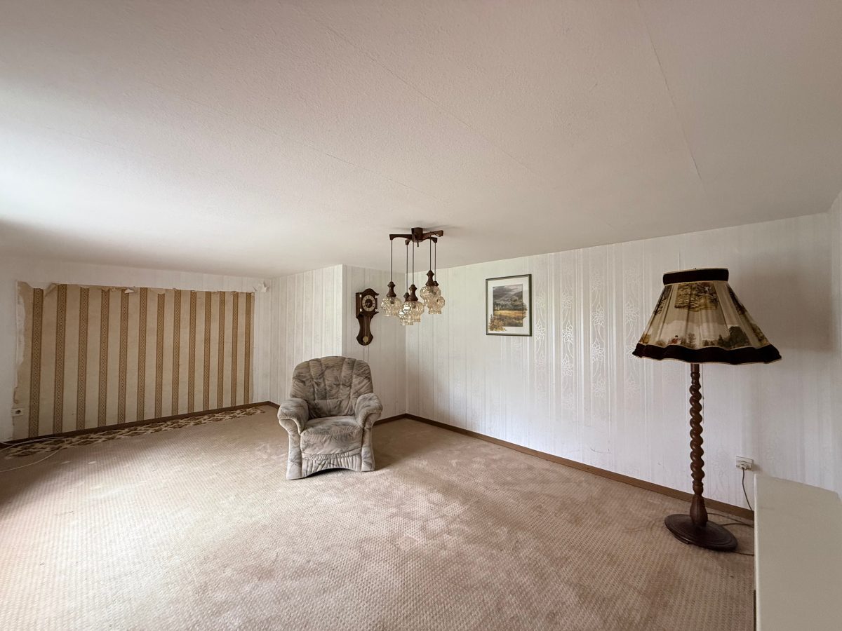 Immobilienangebot - Lügde - Alle - Für Handwerker ein echtes Juwel: Wohnhaus mit 1.011 m² Grundstück, Bachlauf und großer Scheune