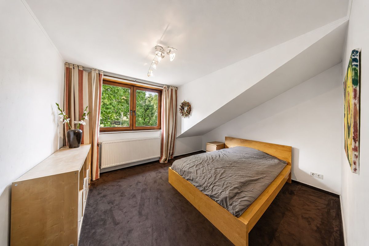 Immobilienangebot - Bad Pyrmont - Alle - Das letzte Haus vorm Wald: Architektenhaus mit wunderschönem Weitblick!