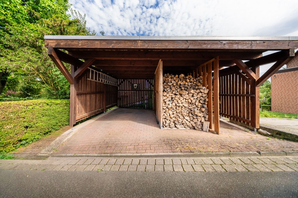 Immobilienangebot - Bad Pyrmont - Alle - Das letzte Haus vorm Wald: Architektenhaus mit wunderschönem Weitblick!