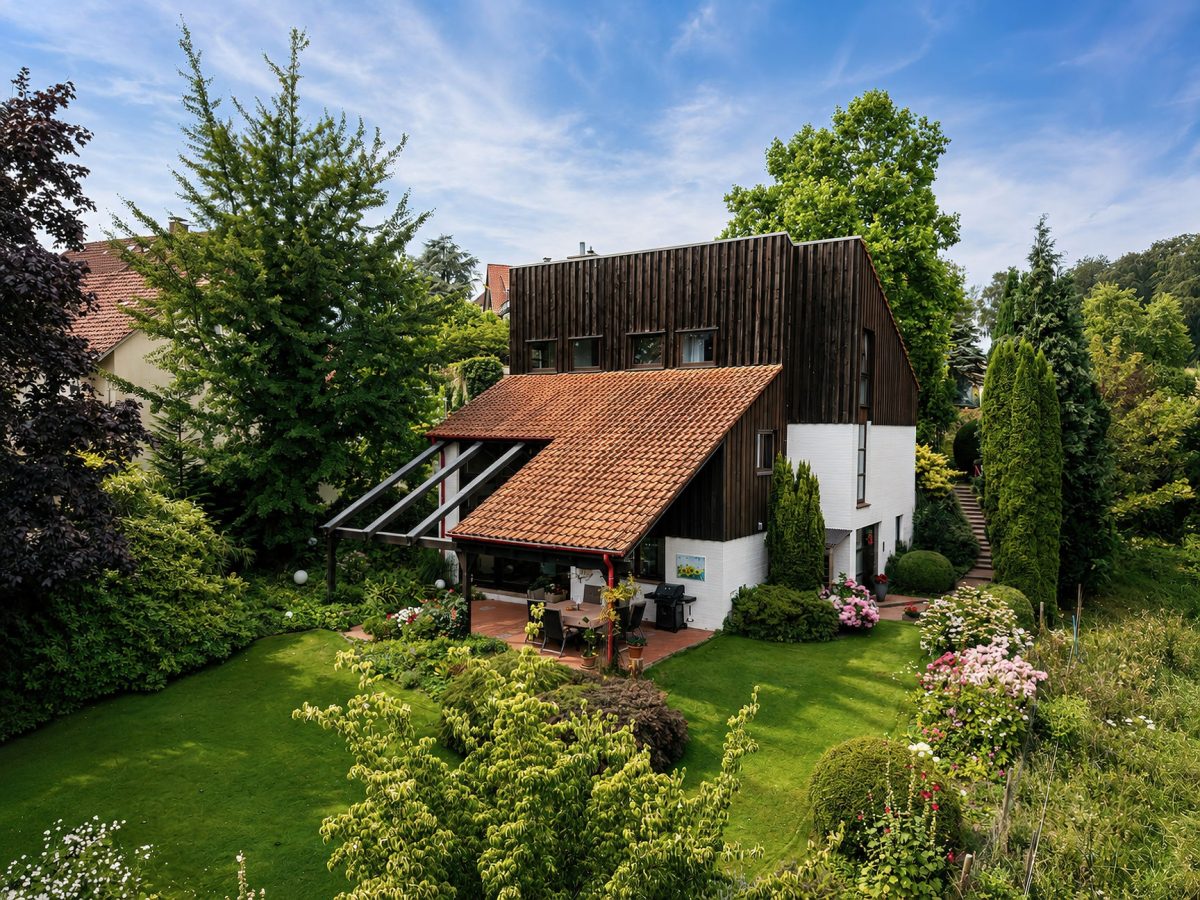 Immobilienangebot - Bad Pyrmont - Alle - Das letzte Haus vorm Wald: Architektenhaus mit wunderschönem Weitblick!