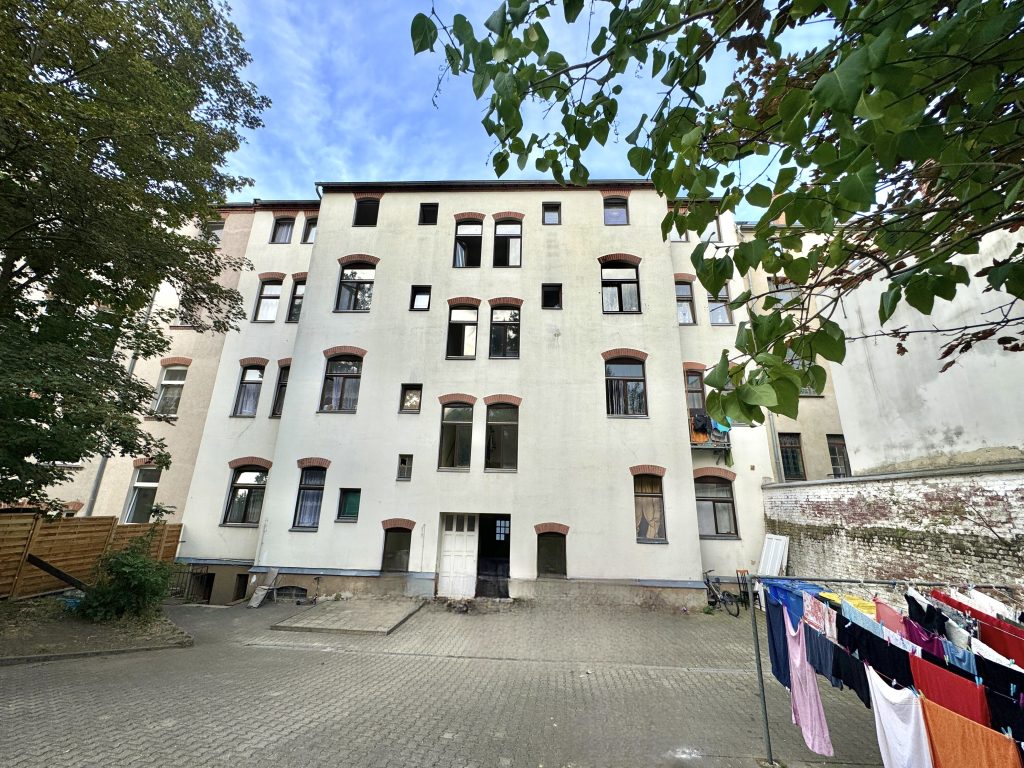 Immobilienangebot - Werdau - Alle - 8,6 % Rendite - Vollvermietetes, aufgeteiltes Mehrfamilienhaus mit Garagen in Werdau