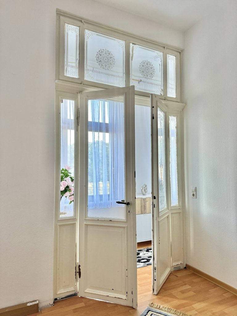 Immobilienangebot - Werdau - Alle - 8,6 % Rendite - Vollvermietetes, aufgeteiltes Mehrfamilienhaus mit Garagen in Werdau