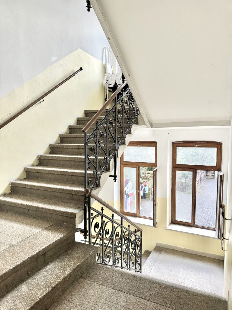 Immobilienangebot - Werdau - Alle - 8,6 % Rendite - Vollvermietetes, aufgeteiltes Mehrfamilienhaus mit Garagen in Werdau