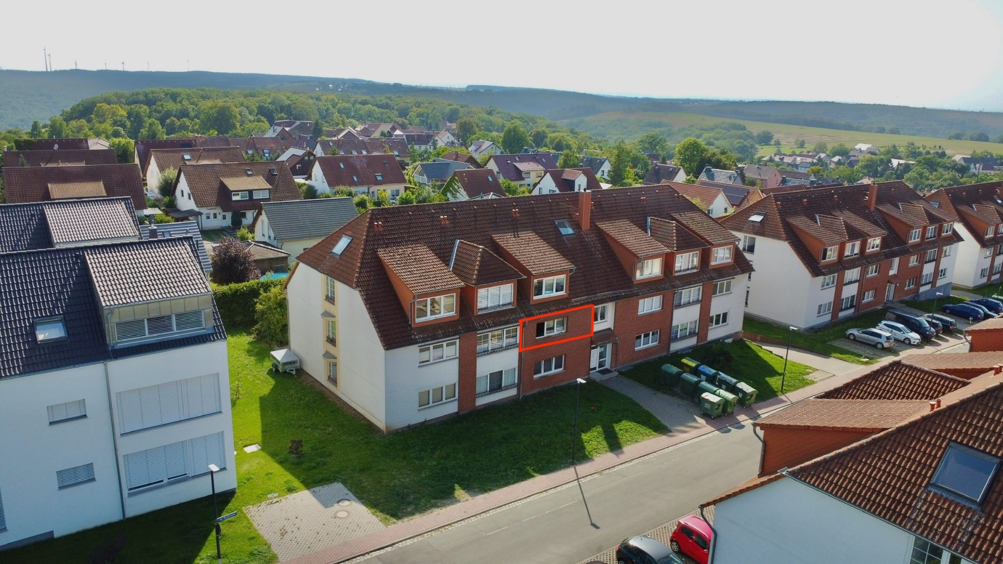 000KurzDrohnenaufnahme Immobilienangebot - Jena - Alle - Vermietete 1-Z.-Wohnung in ruhiger Lage inkl. Tiefgarage
