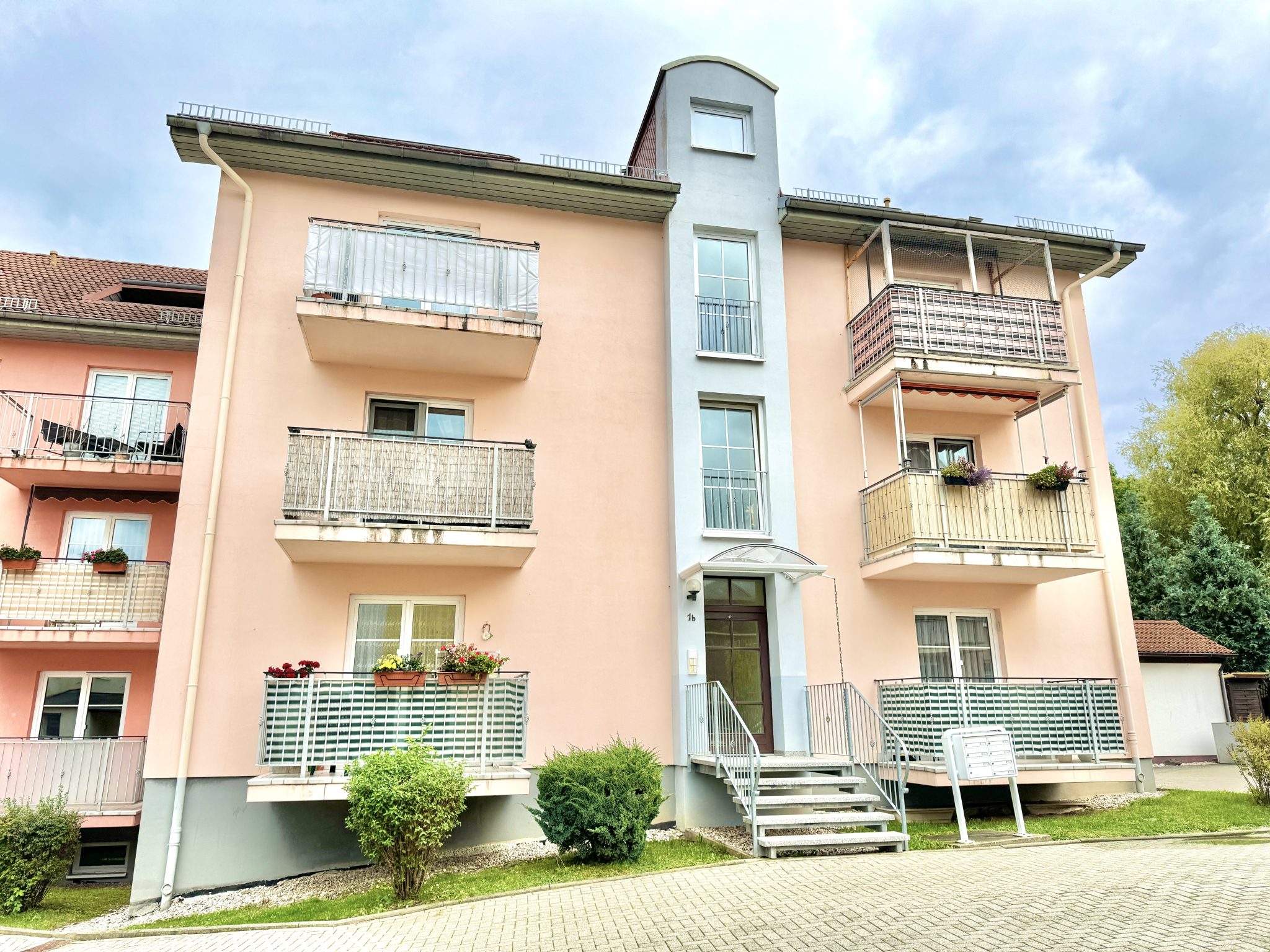 Immobilienangebot - Weida - Alle - Wohnungspaket mit Balkonen und Stellplätzen in ruhiger Lage Weidas