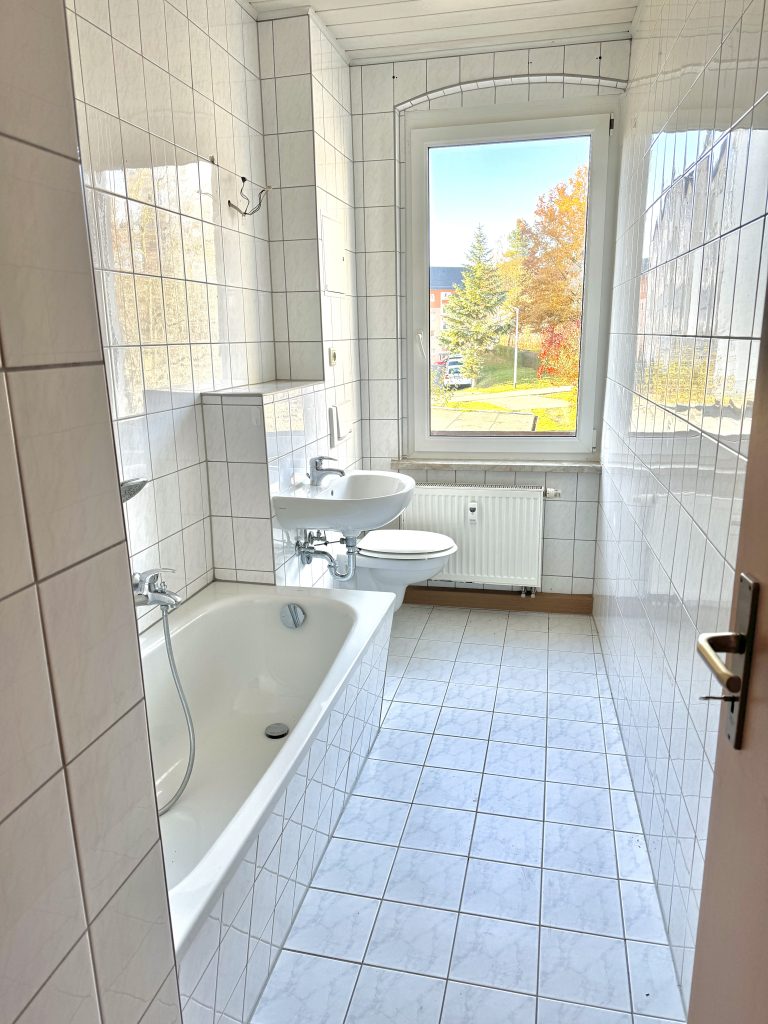 Immobilienangebot - Greiz - Alle - Weitblick und Entwicklungspotenzial - Mehrfamilienhaus mit drei Wohneinheiten und großem Garten