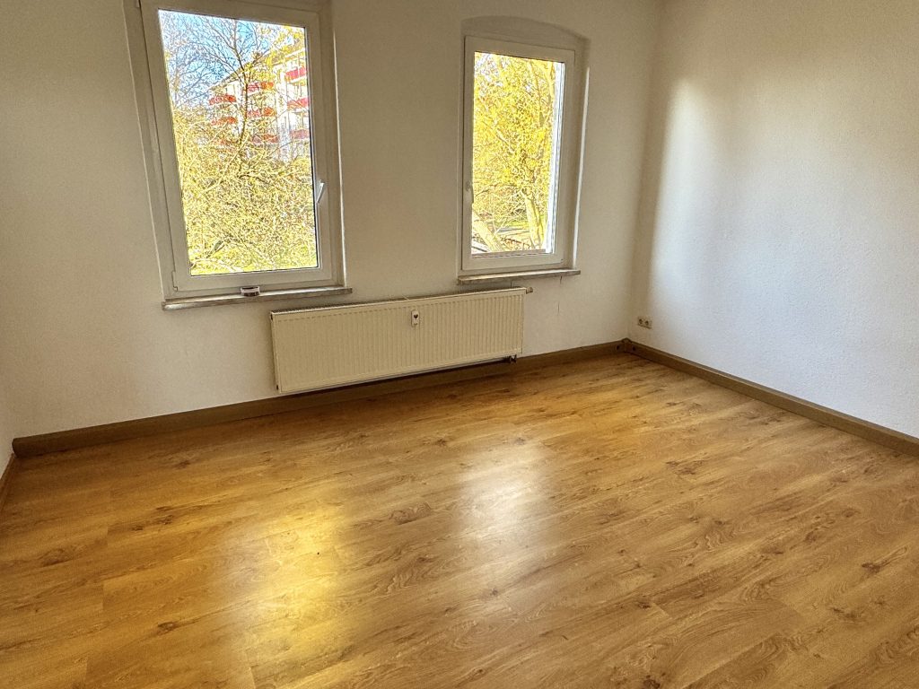 Immobilienangebot - Greiz - Alle - Weitblick und Entwicklungspotenzial - Mehrfamilienhaus mit drei Wohneinheiten und großem Garten