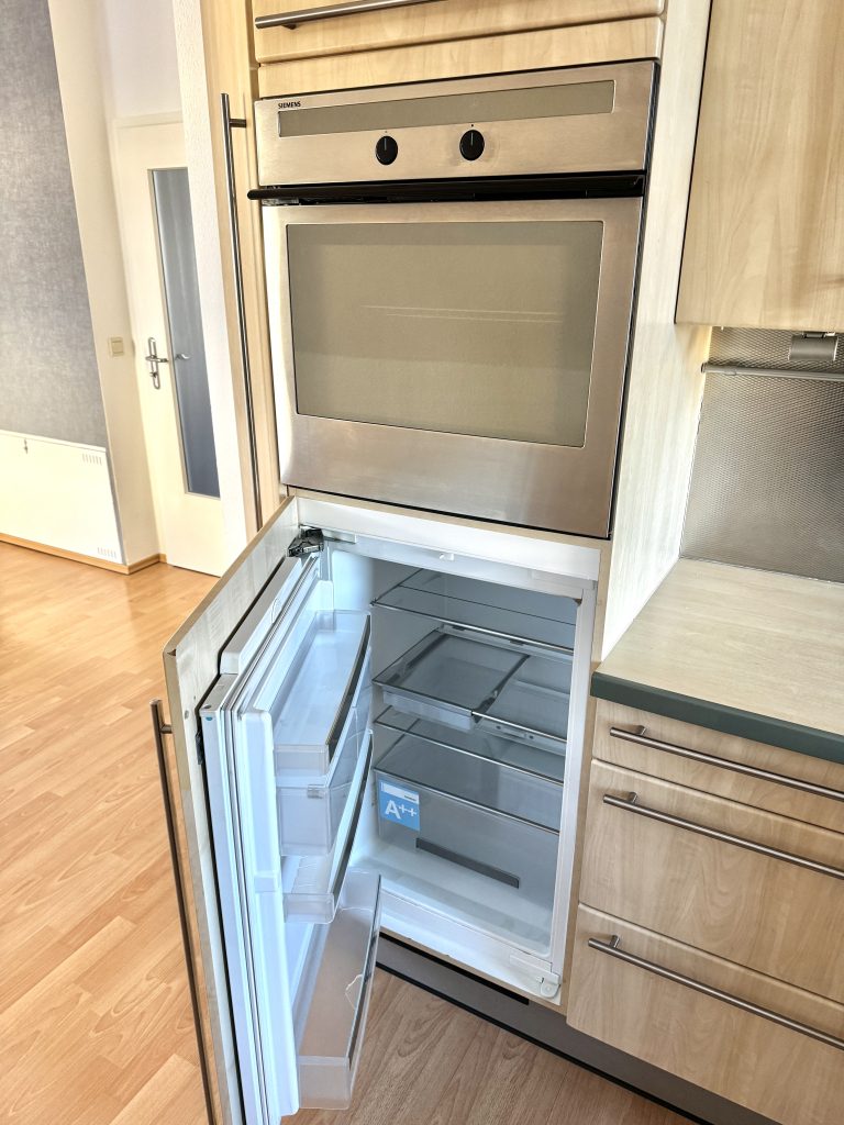 Immobilienangebot - Gera - Alle - Großzügige Dachgeschosswohnung mit Einbauküche & Garage und Gäste-WC im Zentrum Geras