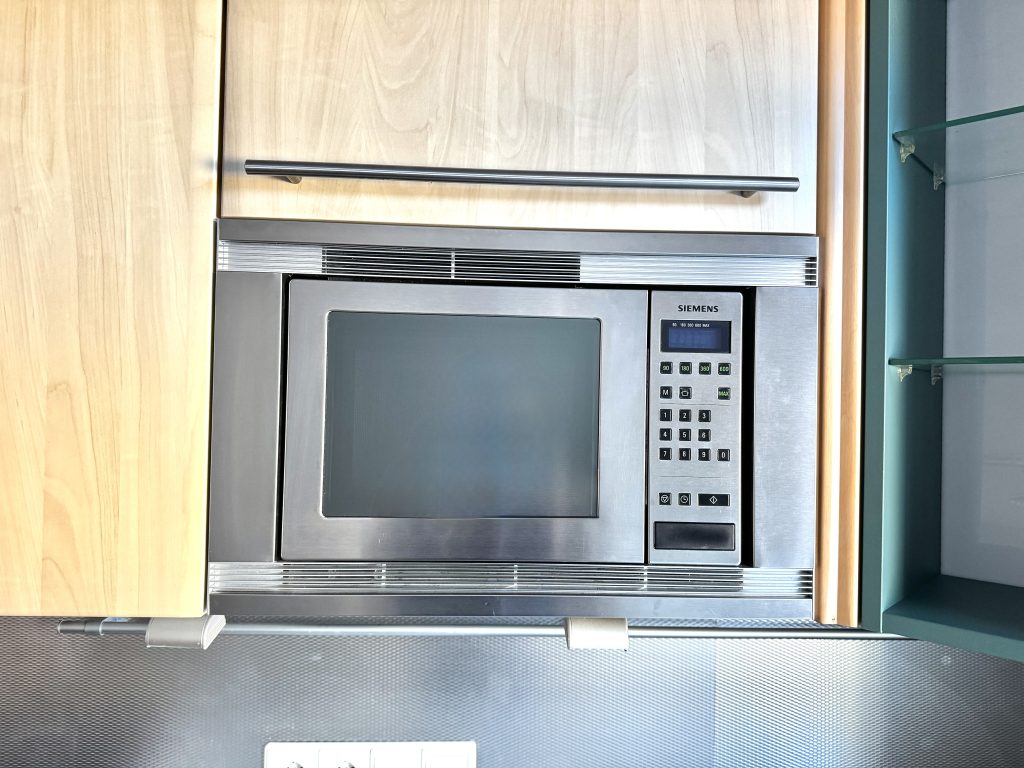 Immobilienangebot - Gera - Alle - Großzügige Dachgeschosswohnung mit Einbauküche & Garage und Gäste-WC im Zentrum Geras