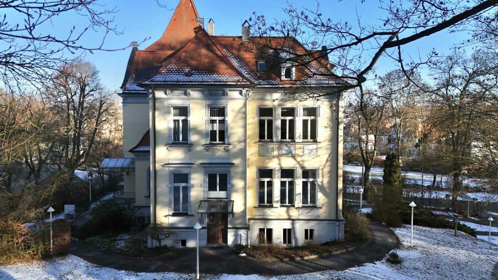 Immobilienangebot - Gera - Alle - Wohnen & Arbeiten in der preisgekrönten, sehr gepflegten Villa Koeppe in exponierter Lage Geras