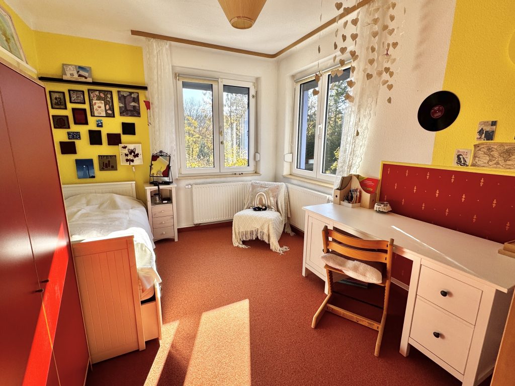 Immobilienangebot - Gera - Alle - Idyllisch Wohnen am Waldrand mit Weitblick – großzügiges Einfamilienhaus mit Altbaucharme in Ernsee