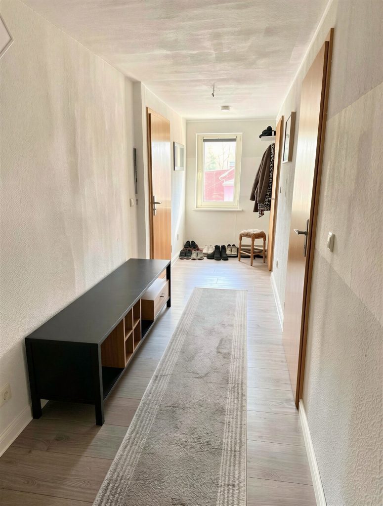 Immobilienangebot - Weida - Alle - Helle 4-Zimmer-Wohnung im DG mit modernem Bad und Stellplatz in attraktiver Lage von Weida