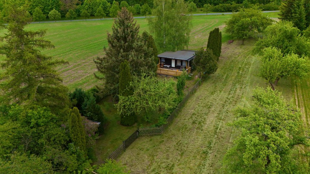 Immobilienangebot - Weida - Grundstücke - Freizeitparadies mit Bungalow & Sonnenterrasse, Streuobstwiese und verpachteter Ackerfläche