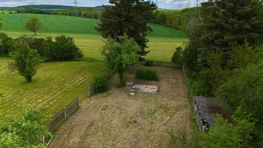 Immobilienangebot - Weida - Grundstücke - Freizeitparadies mit Bungalow & Sonnenterrasse, Streuobstwiese und verpachteter Ackerfläche