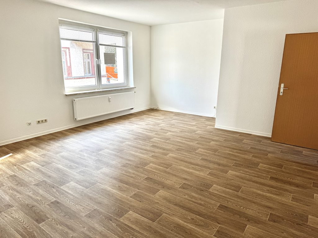 Immobilienangebot - Weida - Alle - Helle 2-Zimmerwohnung mit Einbauküche und Tageslichtbad am Markt in Weida