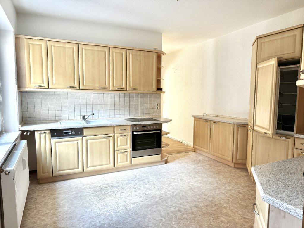 Immobilienangebot - Weida - Alle - Helle 2-Zimmerwohnung mit Einbauküche und Tageslichtbad am Markt in Weida