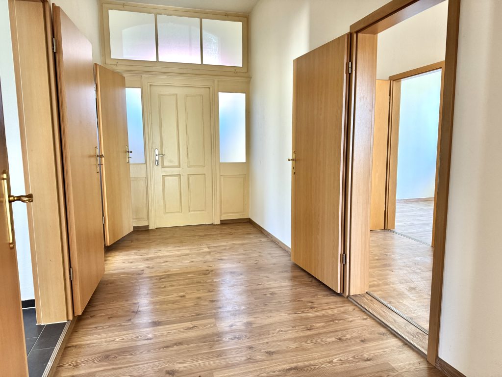 Immobilienangebot - Weida - Alle - Großzügige 4-Zimmer-Altbauwohnung mit ca. 100 m² – hell, flexibel nutzbar & mit modernisiertem Bad