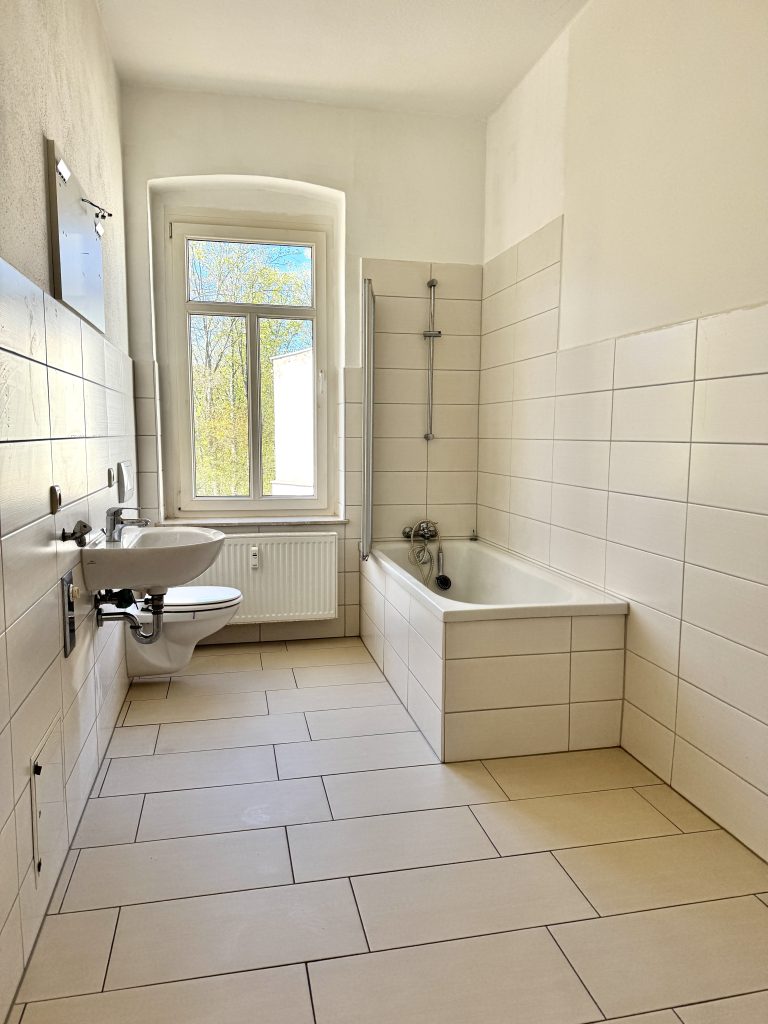 Immobilienangebot - Weida - Alle - Großzügige 4-Zimmer-Altbauwohnung mit ca. 100 m² – hell, flexibel nutzbar & mit modernisiertem Bad