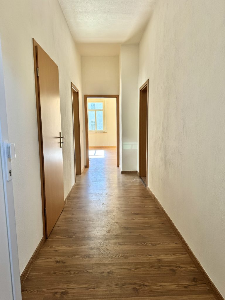 Immobilienangebot - Weida - Alle - Großzügige 4-Zimmer-Altbauwohnung mit ca. 100 m² – hell, flexibel nutzbar & mit modernisiertem Bad