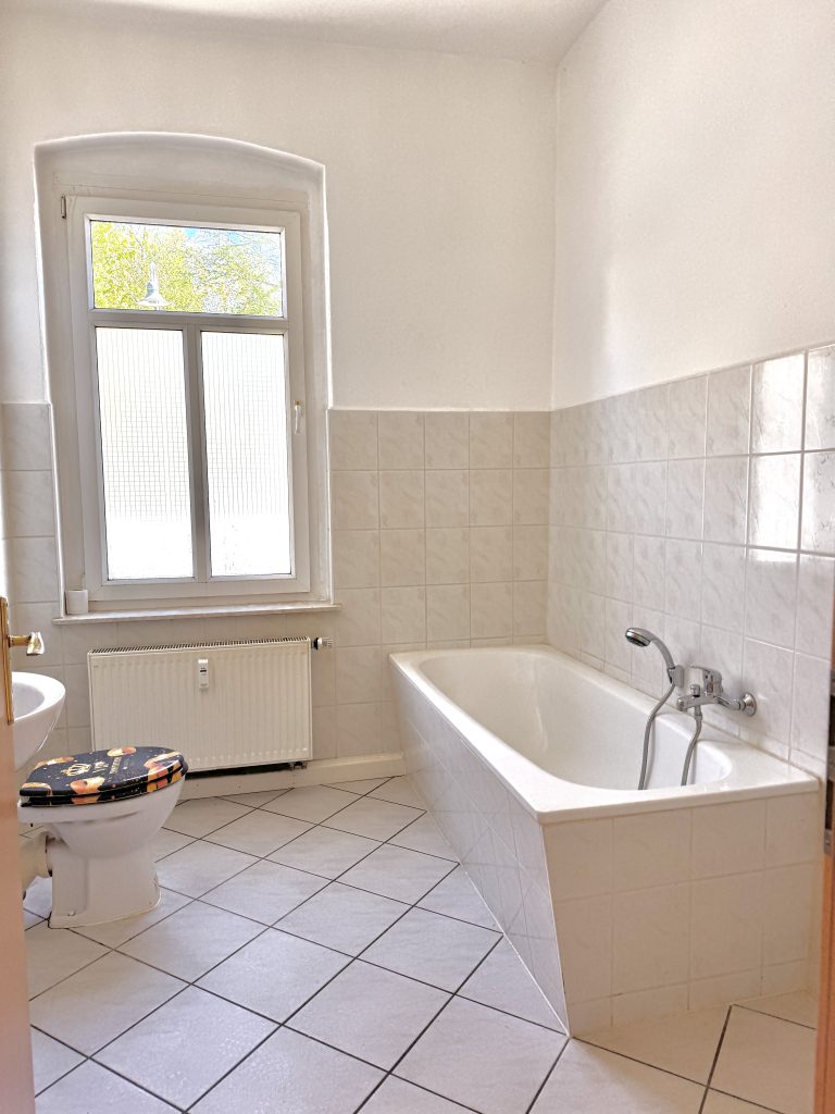 Immobilienangebot - Weida - Alle - Großzügige 4-Zimmer-Altbauwohnung mit ca. 100 m² – hell, flexibel nutzbar & mit modernisiertem Bad
