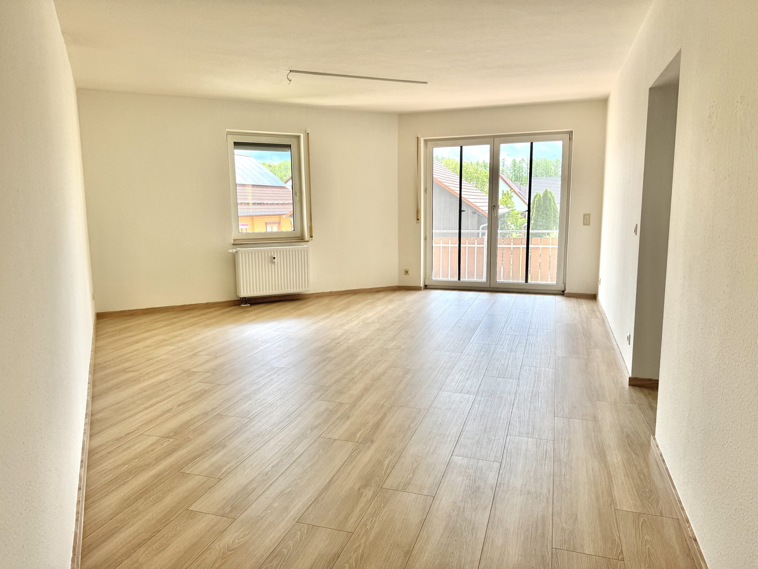 Immobilienangebot - Gera - Alle - Helle 3-Zimmer-Wohnung mit Balkon in ruhiger, grüner Wohnlage – frisch renoviert & sofort bezugsfrei