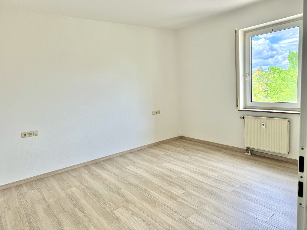 Immobilienangebot - Gera - Alle - Helle 3-Zimmer-Wohnung mit Balkon in ruhiger, grüner Wohnlage – frisch renoviert & sofort bezugsfrei