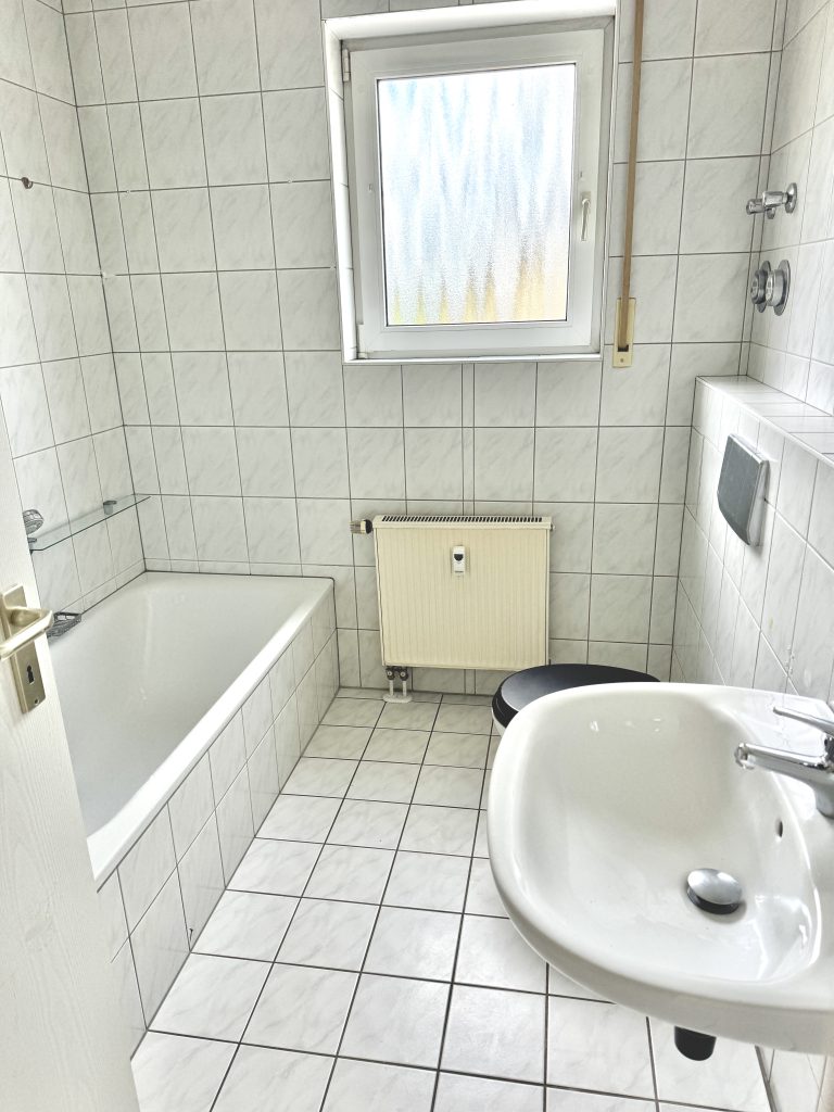 Immobilienangebot - Gera - Alle - Helle 3-Zimmer-Wohnung mit Balkon in ruhiger, grüner Wohnlage – frisch renoviert & sofort bezugsfrei