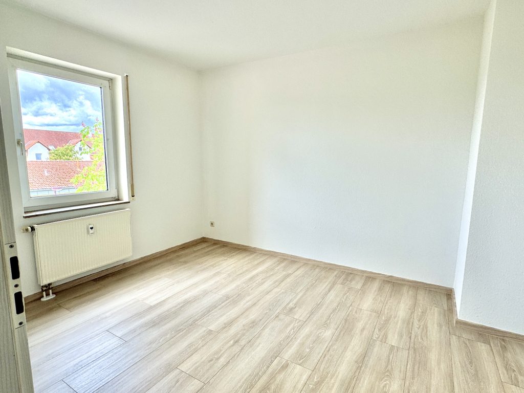 Immobilienangebot - Gera - Alle - Helle 3-Zimmer-Wohnung mit Balkon in ruhiger, grüner Wohnlage – frisch renoviert & sofort bezugsfrei