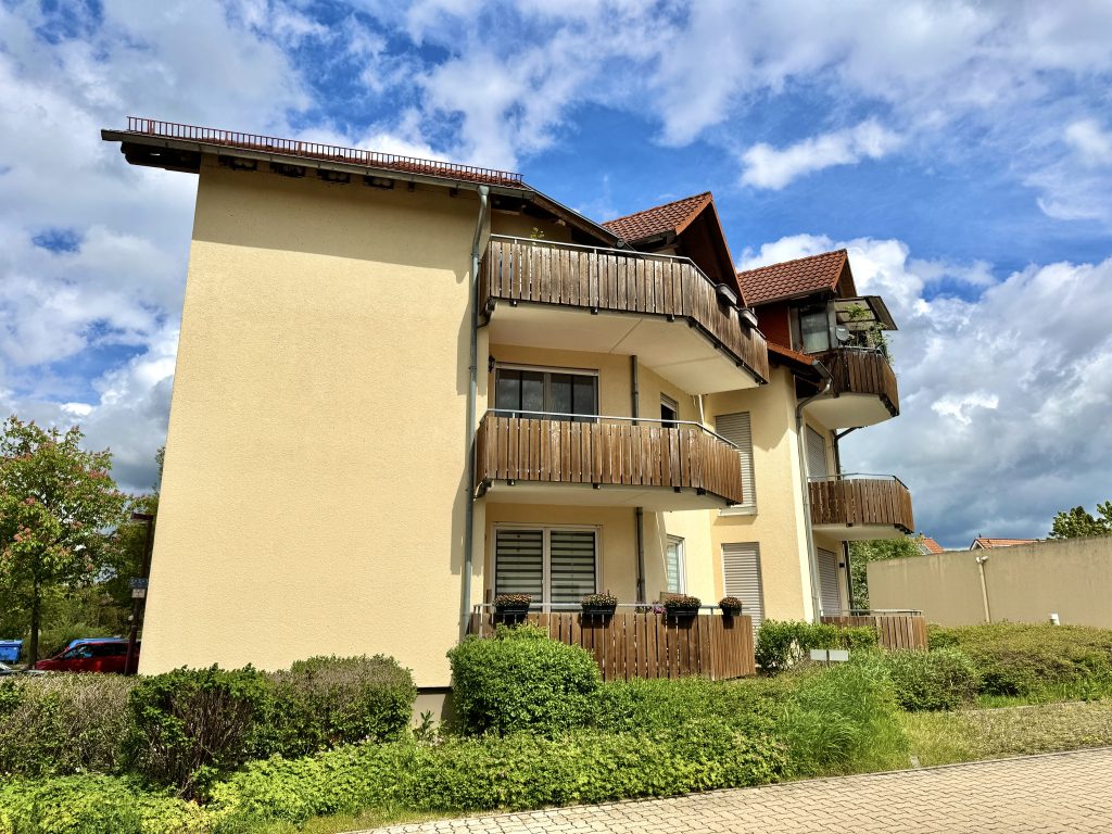 Immobilienangebot - Gera - Alle - Helle 3-Zimmer-Wohnung mit Balkon in ruhiger, grüner Wohnlage – frisch renoviert & sofort bezugsfrei
