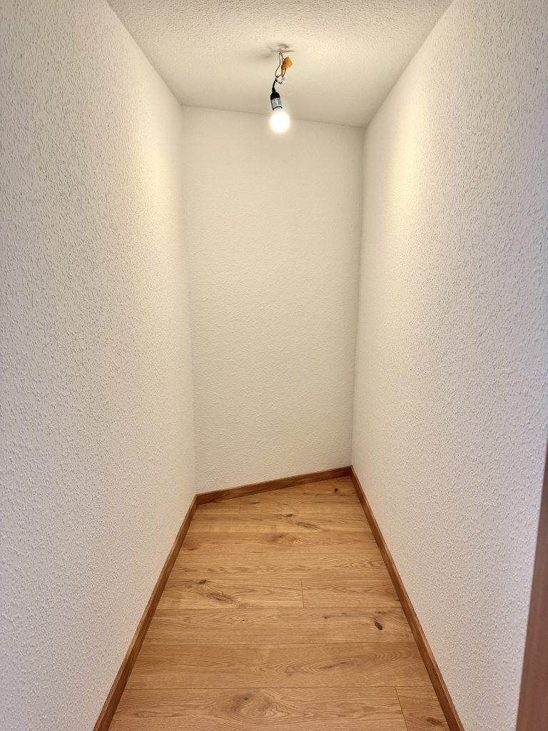 Immobilienangebot - Weida - Alle - Ideal für Singles: frisch sanierte 1.R.- Wohnung mit Abstellraum