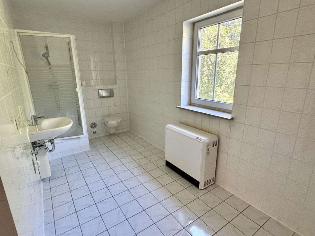 Immobilienangebot - Weida - Alle - Helle 2-Zimmer-Wohnung mit Balkon und Stellplatz in ruhiger Lage Weidas