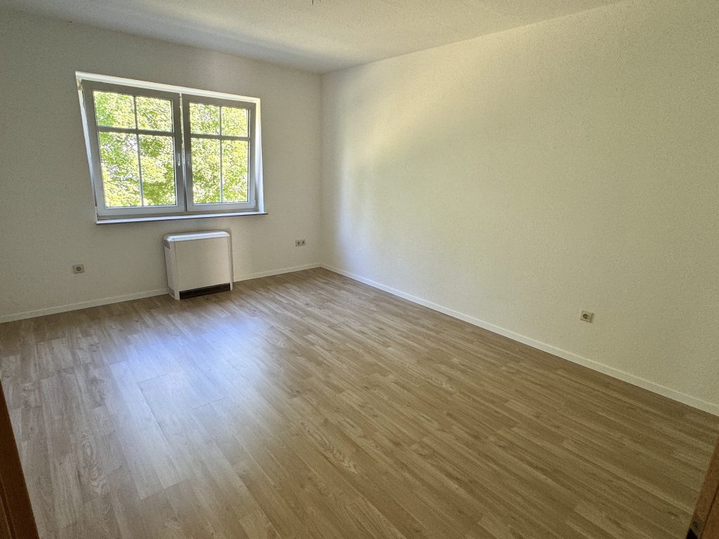 Immobilienangebot - Weida - Alle - Helle 2-Zimmer-Wohnung mit Balkon und Stellplatz in ruhiger Lage Weidas