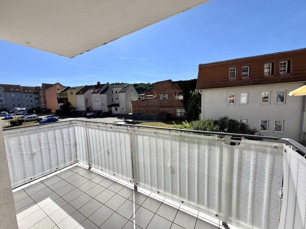 Immobilienangebot - Weida - Alle - Helle 2-Zimmer-Wohnung mit Balkon und Stellplatz in ruhiger Lage Weidas