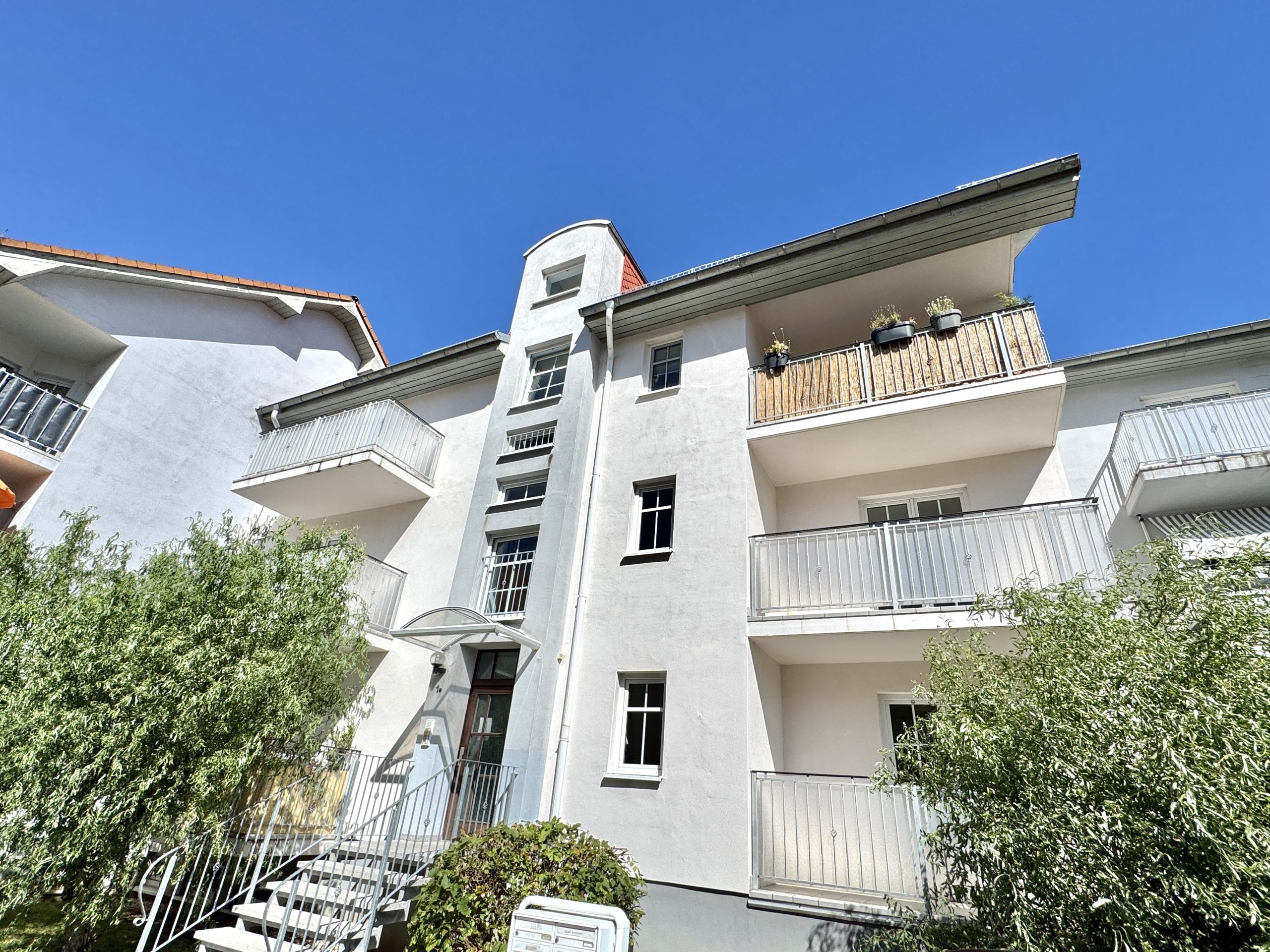 Immobilienangebot - Weida - Alle - Helle 2-Zimmer-Wohnung mit Balkon und Stellplatz in ruhiger Lage Weidas