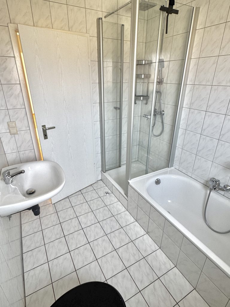 Immobilienangebot - Gera - Alle - Helle 3-Zimmer-Wohnung mit Balkon in ruhiger, grüner Wohnlage – frisch renoviert & sofort bezugsfrei