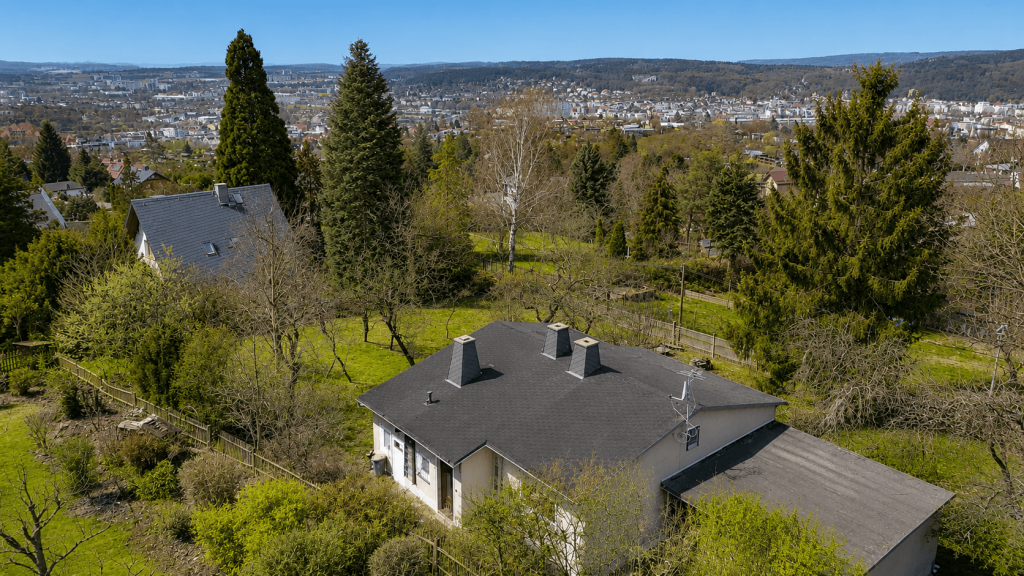 Immobilienangebot - Gera - Alle - Einmalige Chance! 1.547 m² Grundstück mit Bungalow zum Ausbau am Ferberturm in Gera
