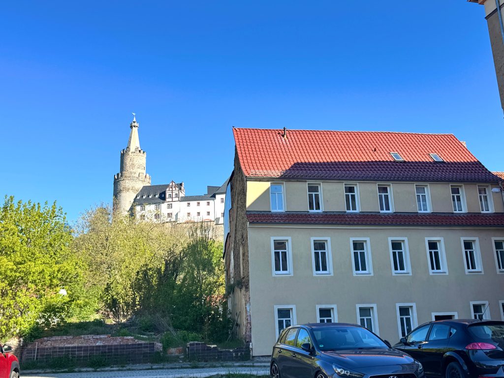 Immobilienangebot - Weida - Alle - Entwicklungsobjekt für 331 EUR/qm - Gebäudeensemble mit 10 Wohneinheiten am Fuße der Osterburg