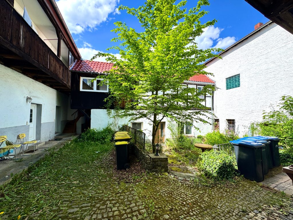 Immobilienangebot - Weida - Alle - Entwicklungsobjekt für 331 EUR/qm - Gebäudeensemble mit 10 Wohneinheiten am Fuße der Osterburg