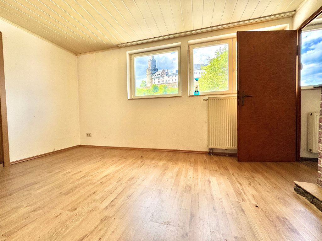 Immobilienangebot - Weida - Alle - Entwicklungsobjekt für 331 EUR/qm - Gebäudeensemble mit 10 Wohneinheiten am Fuße der Osterburg