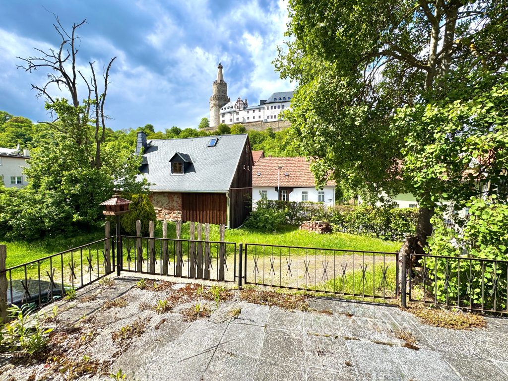 Immobilienangebot - Weida - Alle - Entwicklungsobjekt für 331 EUR/qm - Gebäudeensemble mit 10 Wohneinheiten am Fuße der Osterburg