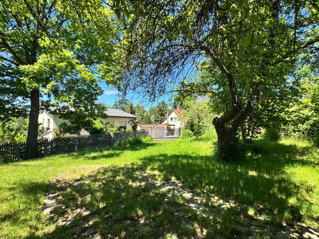 Immobilienangebot - Gera - Alle - Einmalige Chance! 1.547 m² Grundstück mit Bungalow zum Ausbau am Ferberturm in Gera