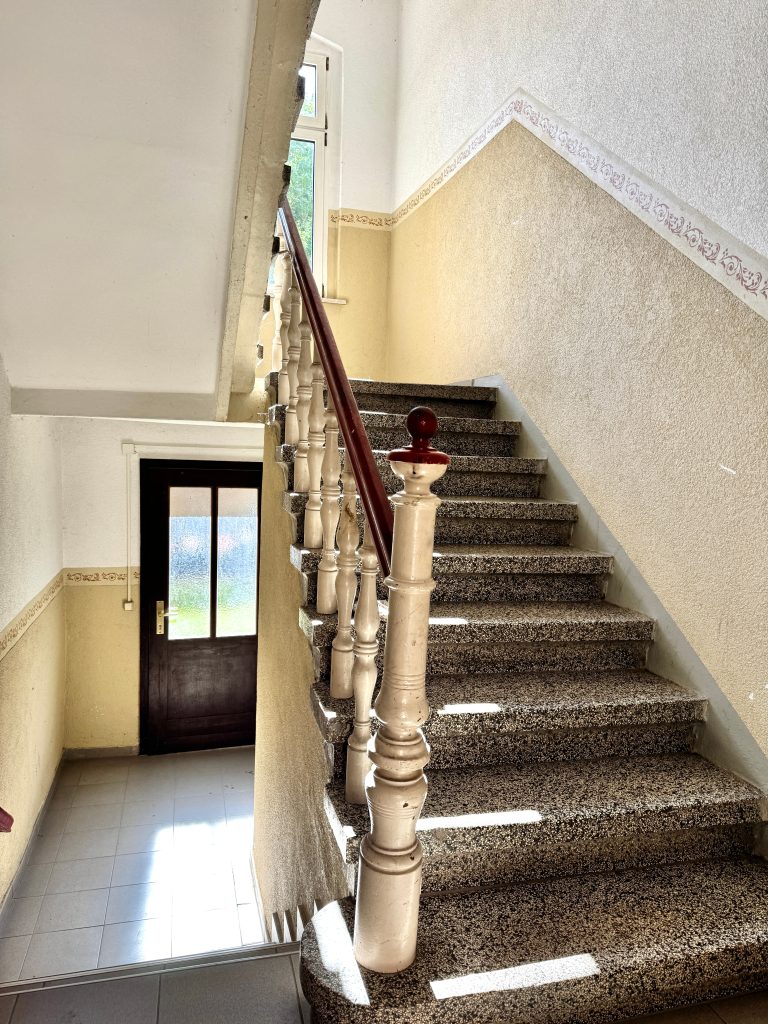 Immobilienangebot - Weida - Alle - Gepflegtes Mehrfamilienhaus mit neun Wohneinheiten - 2023 erfolgte Strang- und Badsanierung